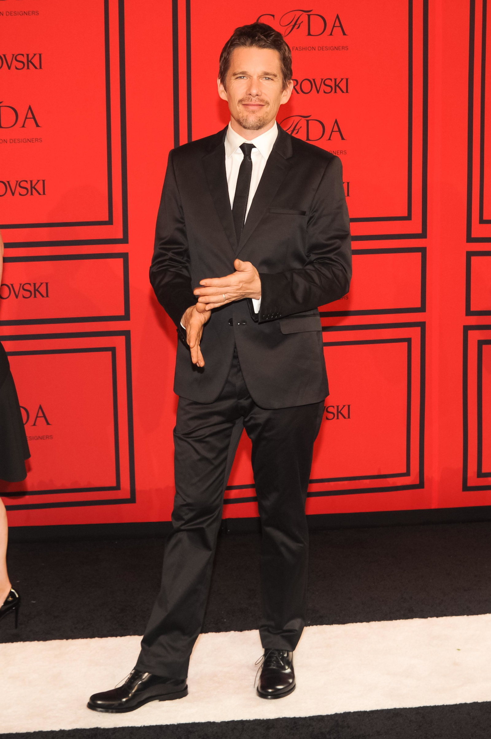 Ethan Hawke Wears Calvin Klein Collection to 2013 CFDA Awards