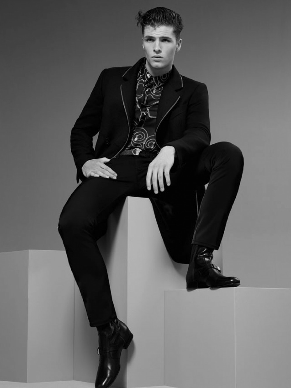Edward Wilding Gets Urban Glam for Versace Collection Fall/Winter 2013 ...