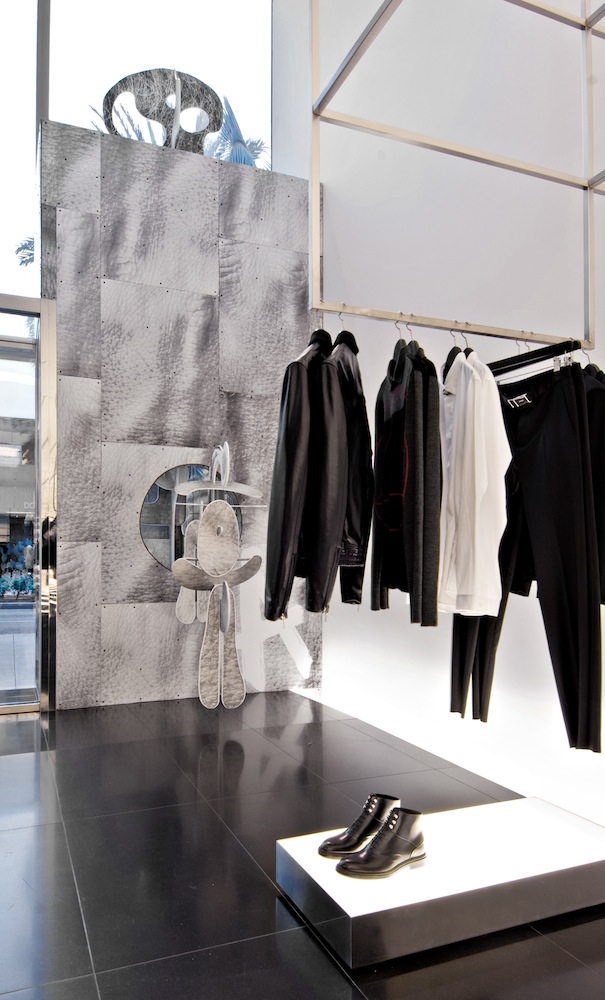 dior-homme_beverly-hills_aaron-curry-installation_ph-urbanek,michael_12