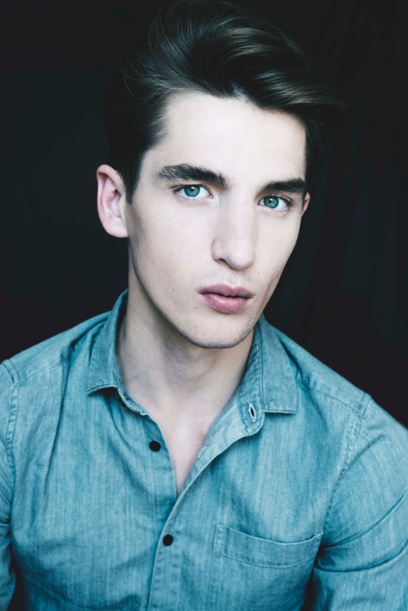 Anatol Modzelewski Sits for Erion Hegel Kross