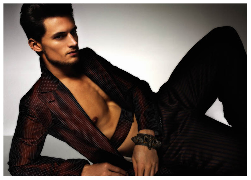 FF | Garrett Neff Poses with Snakes