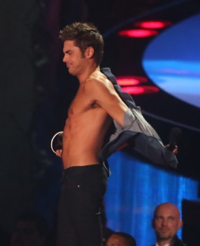 Zac Efron Wins Best Shirtless Performance at MTV Movie Awards in Neil