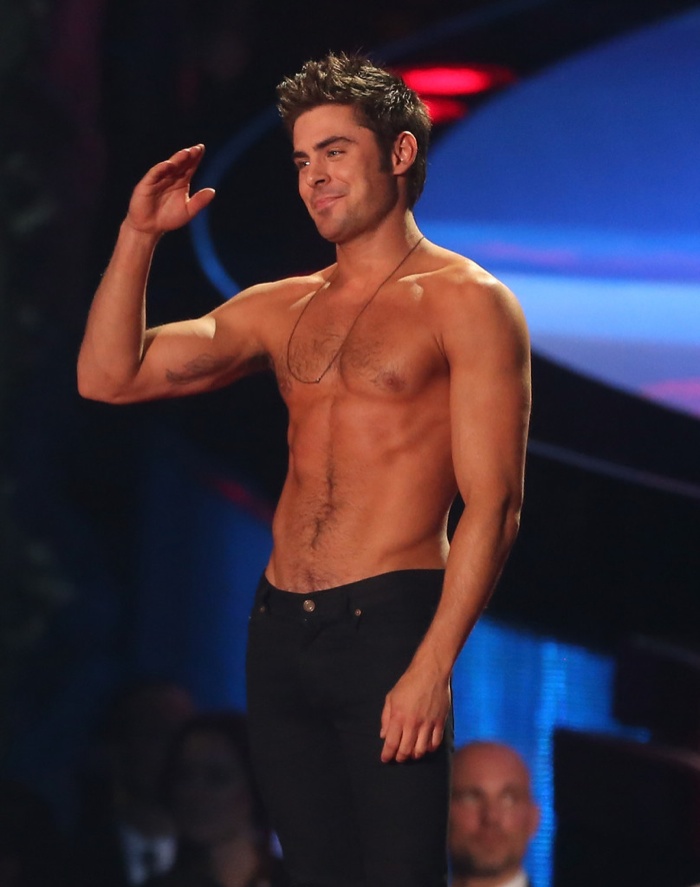 zac-efron-shirtless-mtv-movie-awards-photos-008