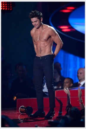 Zac Efron Wins Best Shirtless Performance at MTV Movie Awards in Neil