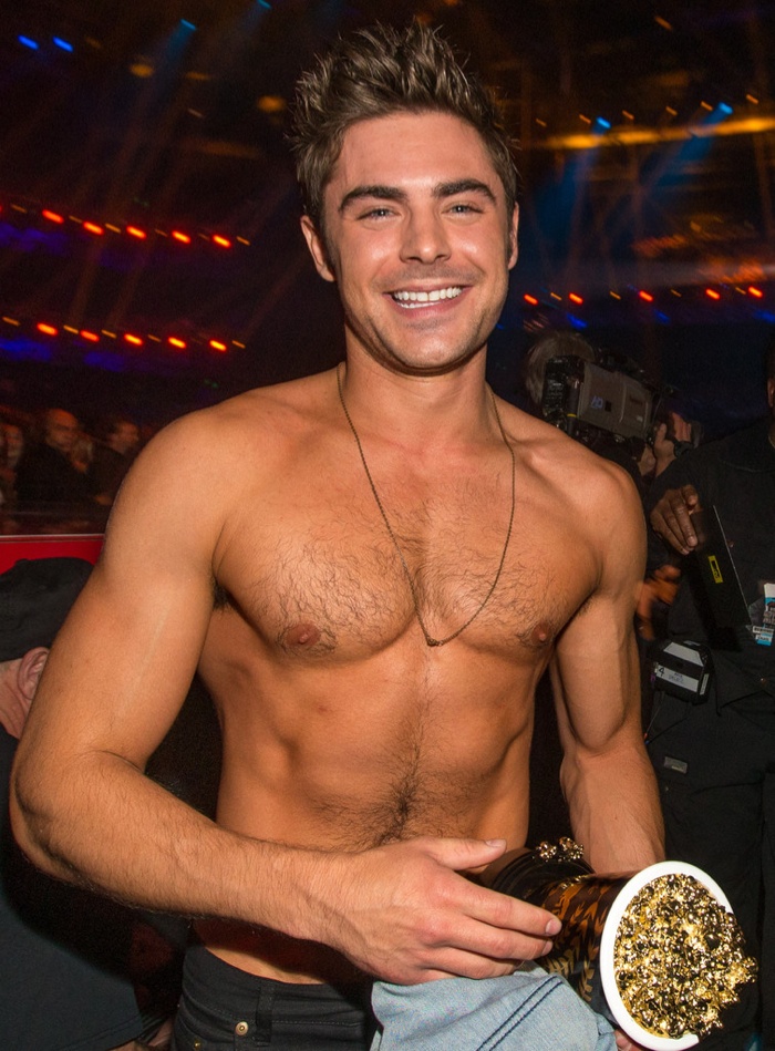 zac-efron-shirtless-mtv-movie-awards-photos-010