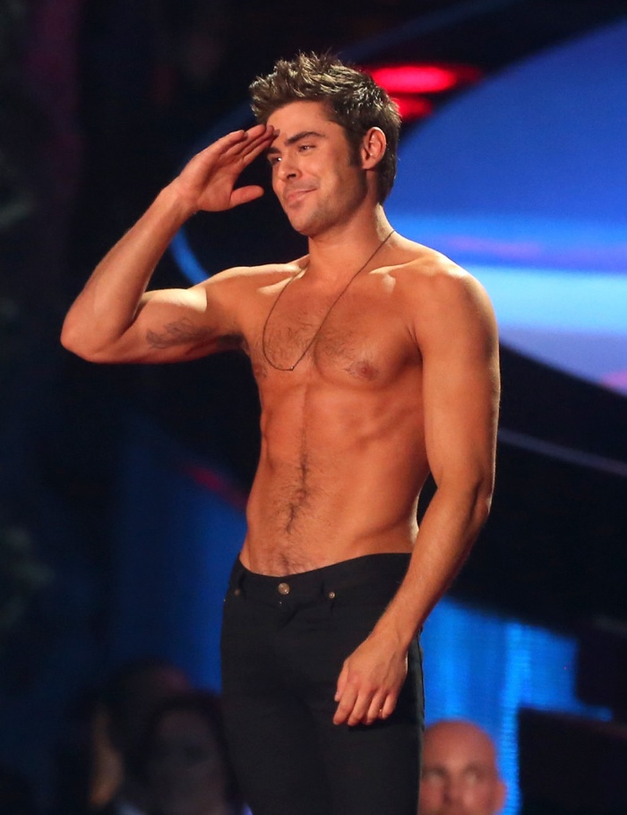 zac-efron-shirtless-mtv-movie-awards-photos-014