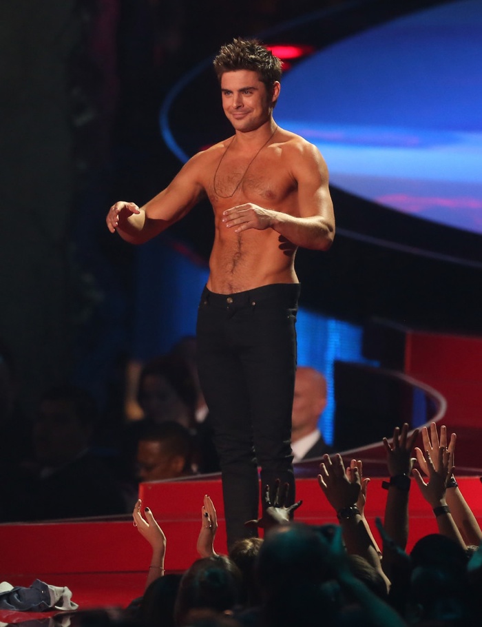 Zac Efron Wins Best Shirtless Performance At Mtv Movie Awards In Neil 