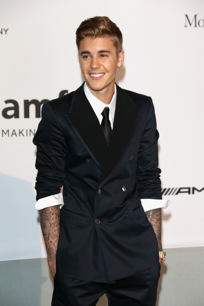 Justin-Bieber-Suit-004