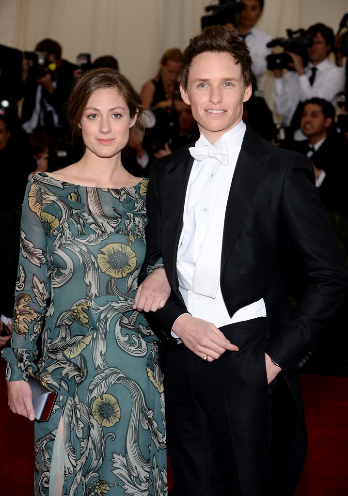 automatisk inaktive Misforstå Eddie Redmayne Wears Burberry to 2014 Met Gala | The Fashionisto