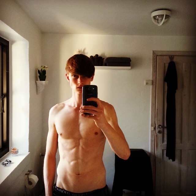 Andreas Lindquist shows his workout progress as he gets prepped for fashion week.