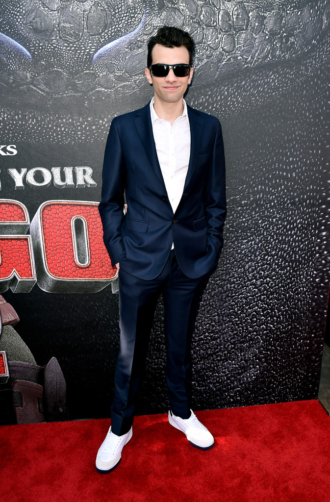 Actor Jay Baruchel wear blue two-button suit with a crisp white shirt from Z Zegna.
