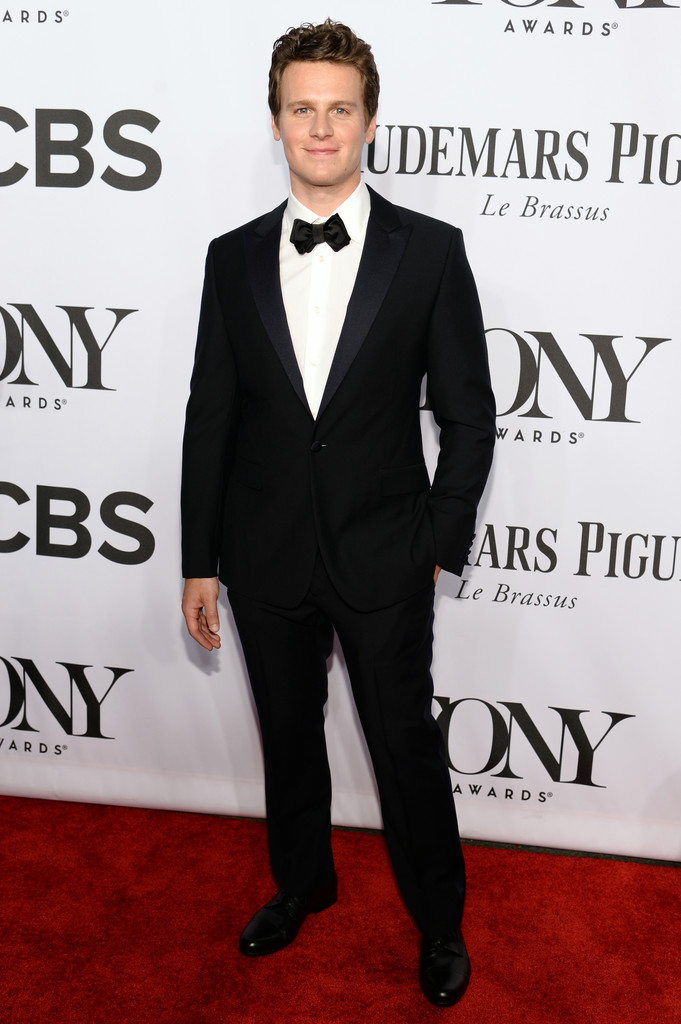 'Looking' actor Jonathan Groff hits the red carpet in a black bow-tie ensemble.