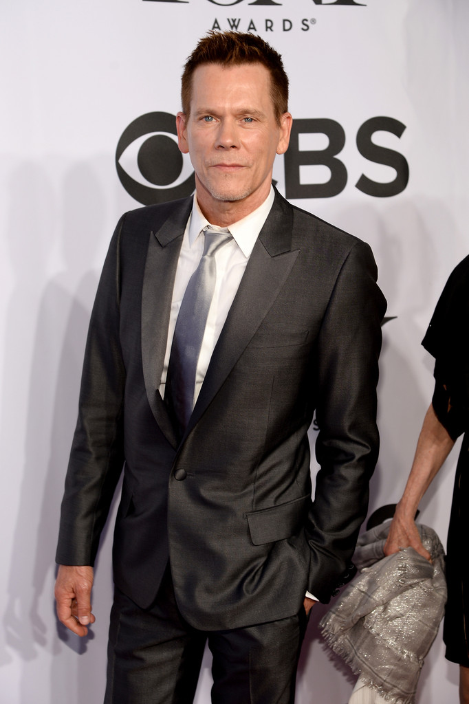 Actor Kevin Bacon has a charcoal moment, opting for a suit and tie for the evening.