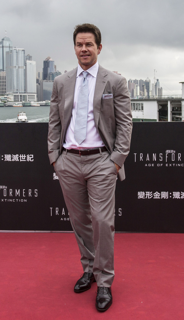 Wearing Giorgio Armani, actor Mark Wahlberg has an unfortunate wrinkled moment at the Hong Kong premiere of 'Transformers: Age of Extinction'.