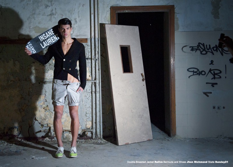 Walking-in-Darkness-Fashionisto-Exclusive-006