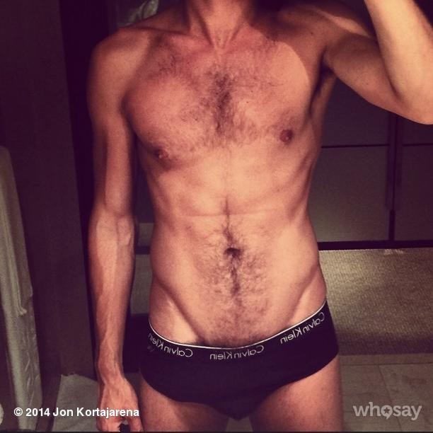 Jon Kortajarena shows his Instagram followers what he's working with.