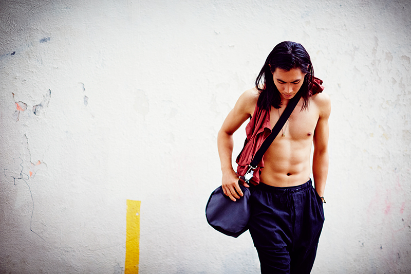 Sejin wears t-shirt Zanerobe, pants Chapter, bag Owen & Fred and necklace model's own.