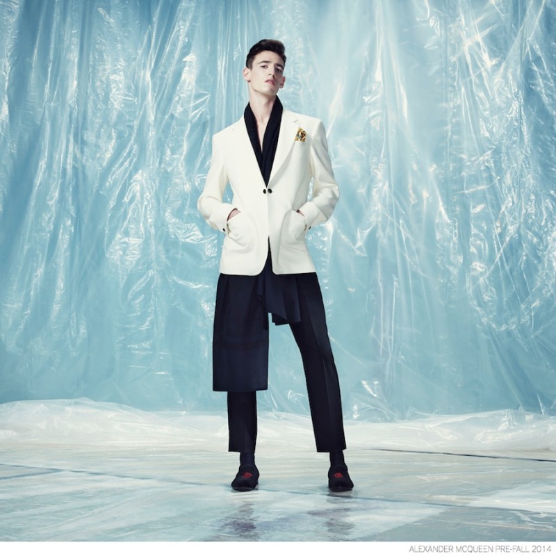 Alexander-McQueen-Pre-fall-2014-Look-Book-Elegant-Suiting-005