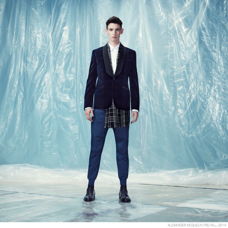 Alexander-McQueen-Pre-fall-2014-Look-Book-Elegant-Suiting-022