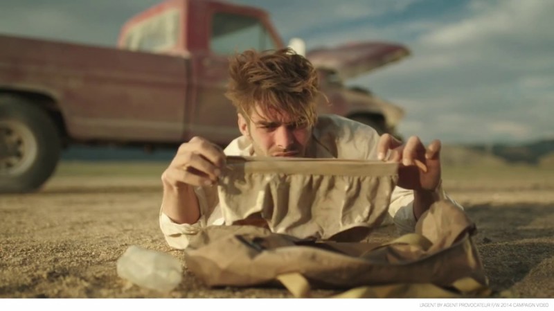 Jon-Kortajarena-LAgent-Agent-Provocateur-011