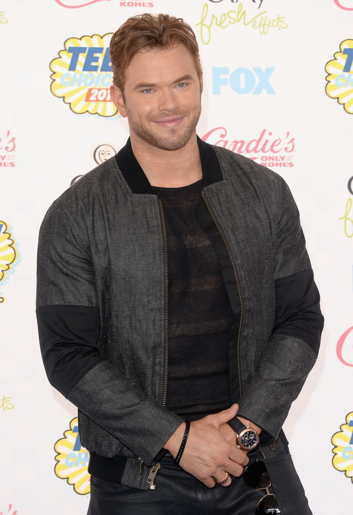 Hot off his 'The Expendables 3' promo tour, Kellan Lutz goes casual in a black and gray bomber jacket.