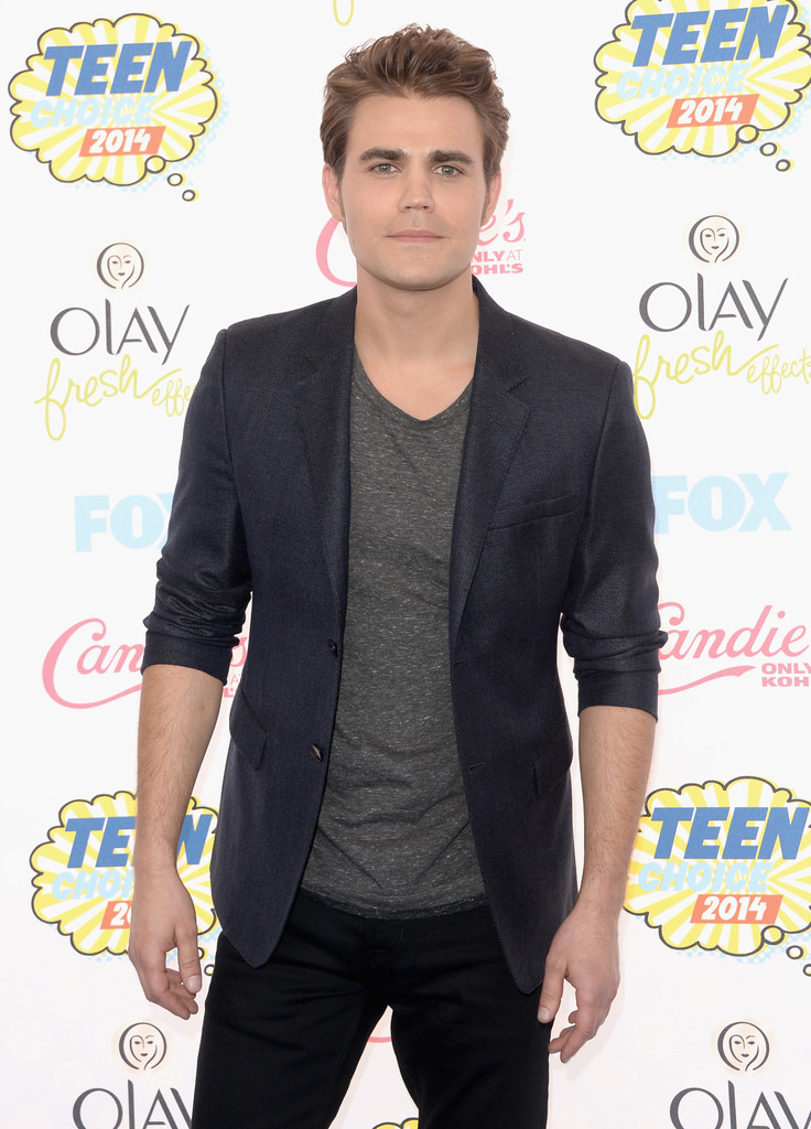 Paul Wesley sports a relaxed but sophisticated ensemble, pairing a fitted blazer with a simple t-shirt and pair of jeans