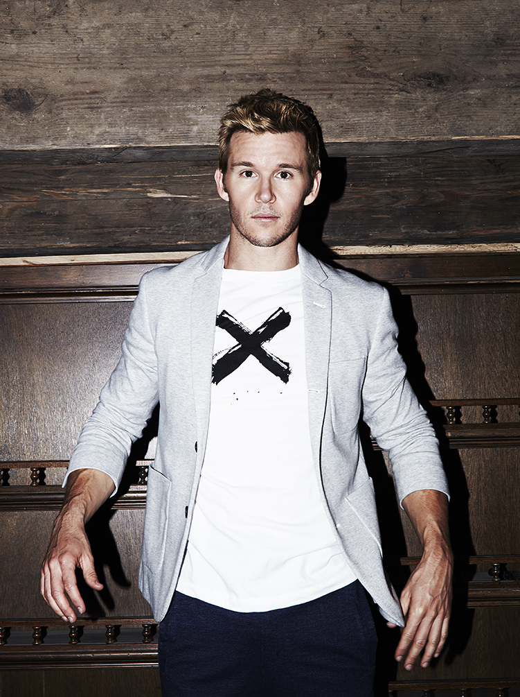 Ryan-Kwanten-LADYGUNN-2014-Photo-002