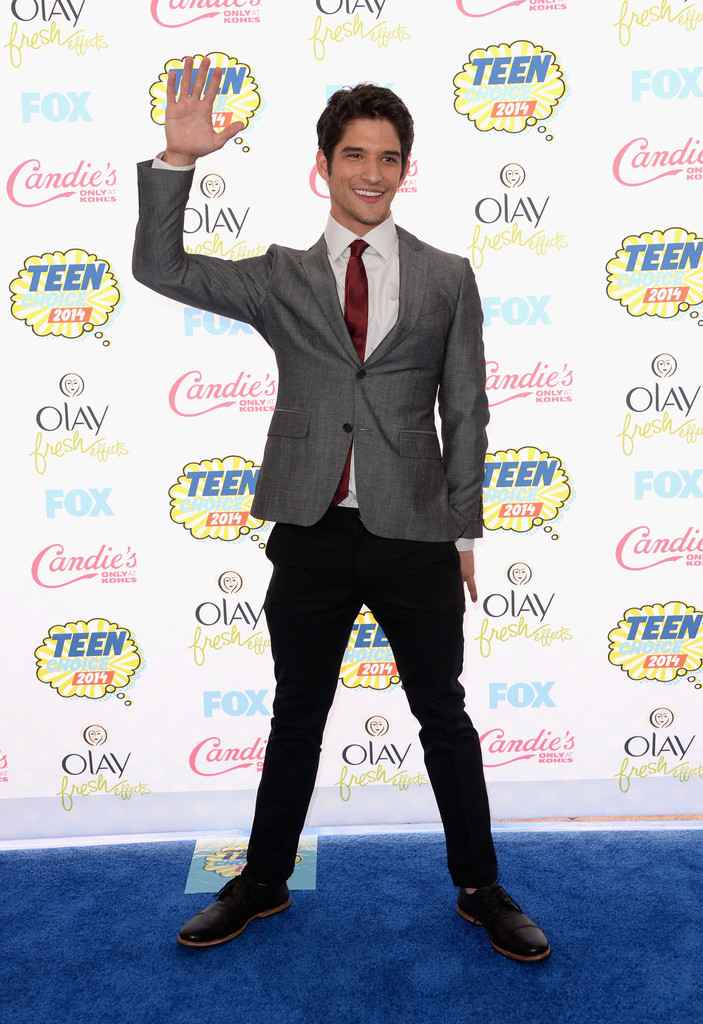 Tyler Posey suits up in a tailored number for his arrival to the Teen Choice Awards