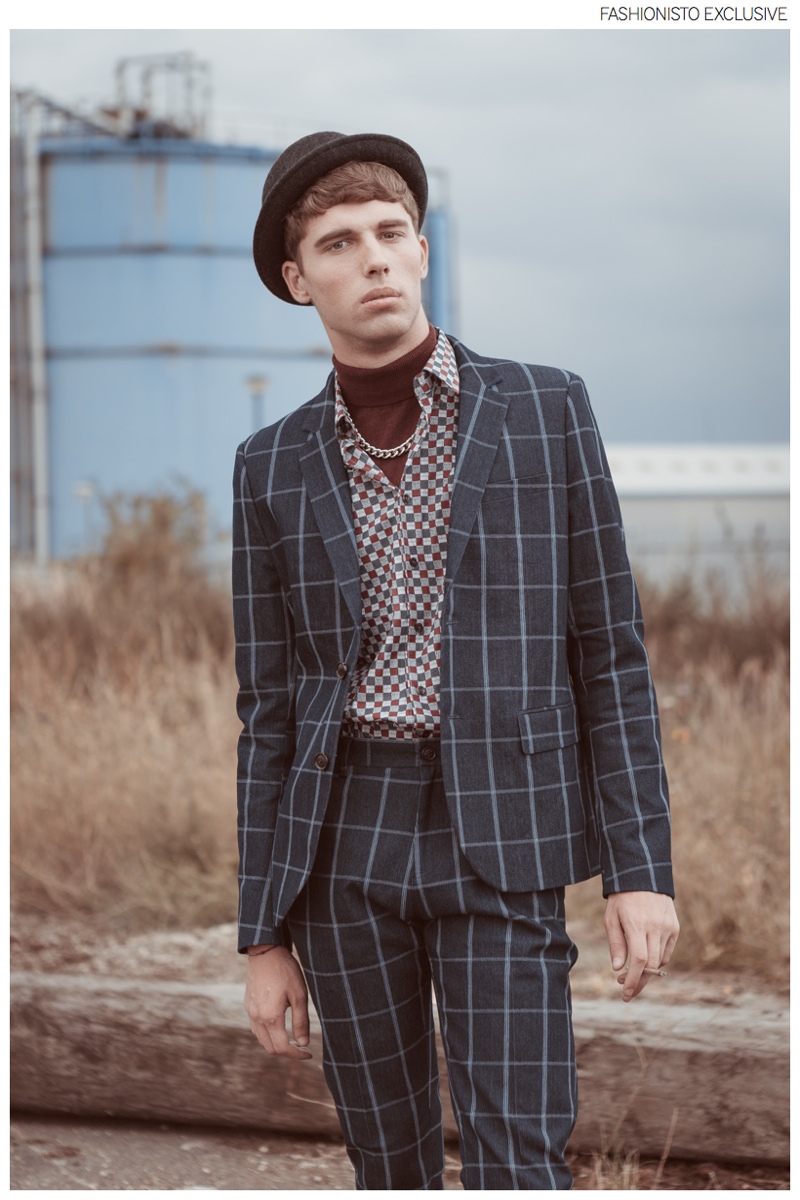 Yarik wears suit Villain, shirt Gabicci, necklace River Island, hat and turtleneck ASOS.