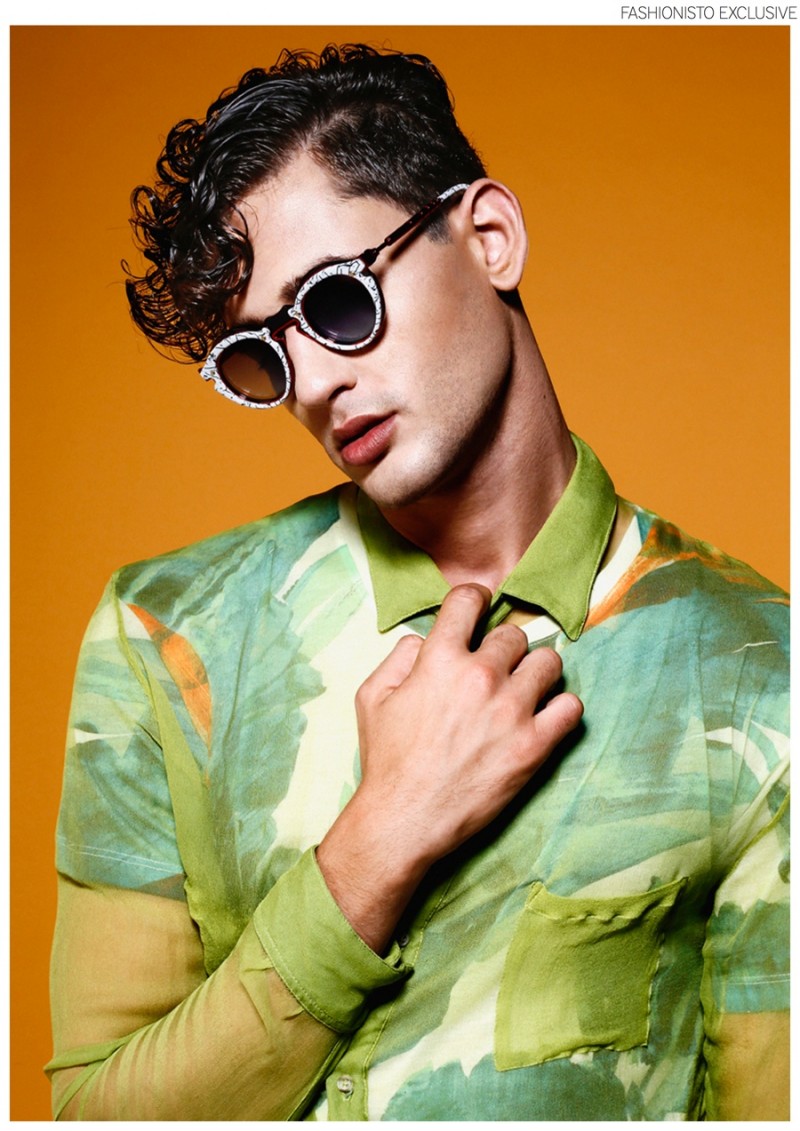 Arnau wears sunglasses Kenzo and shirt Colmillo De Morsa.