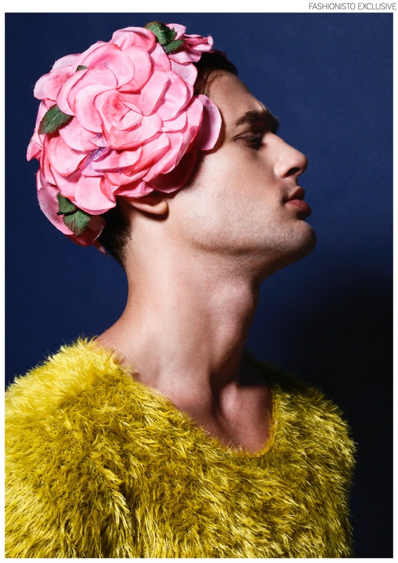 Arnau wears top Selim De Somavilla and headdress  Le Swing Vintage.