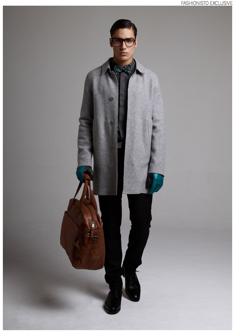 Ignacio wears shirt and trousers Antony Morato, coat Herno, bow-tie and leather gloves Soloio, leather bag Eastpak, glasses Zara and shoes Berwick.