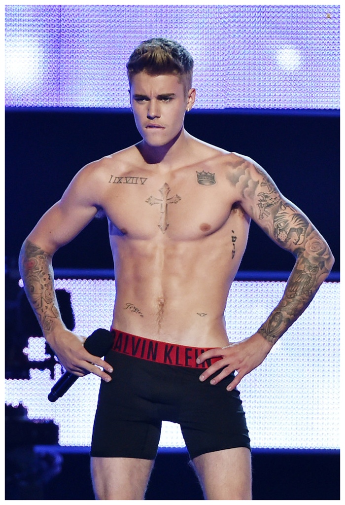Justin Bieber strips down to his Calvin Klein underwear for Fashion Rocks 2014. » Justin Bieber, Kendrick Lamar + More Star in Calvin Klein Campaign Justin Bieber strips down to his Calvin Klein underwear for Fashion Rocks 2014.