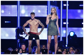Justin Bieber Strips Down to Calvin Klein Underwear at Fashion Rocks