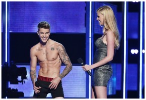 Justin Bieber Strips Down to Calvin Klein Underwear at Fashion Rocks