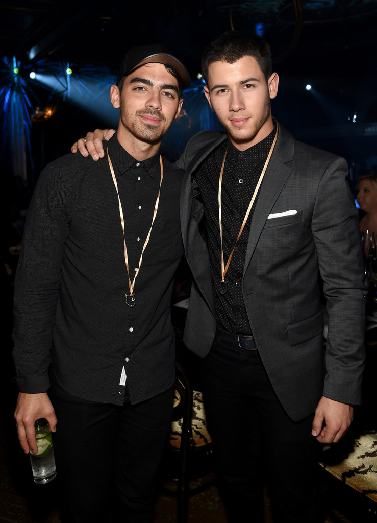 On September 16th, Joe and Nick Jonas came together at the Queen of the Night at the Paramount Hotel in New York City. The brothers were celebrating Nick's birthday. For the occasion, Nick cleaned up in a suit, while Joe played it casual in black.