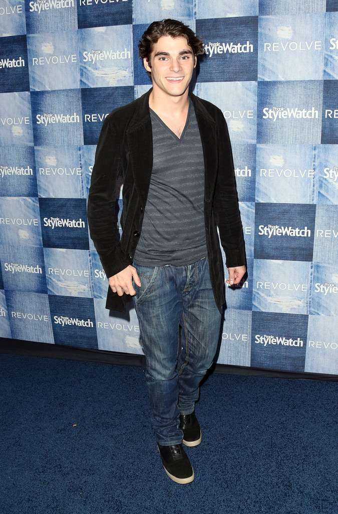 RJ Mitte Keeps it Casual in Distressed Denim
