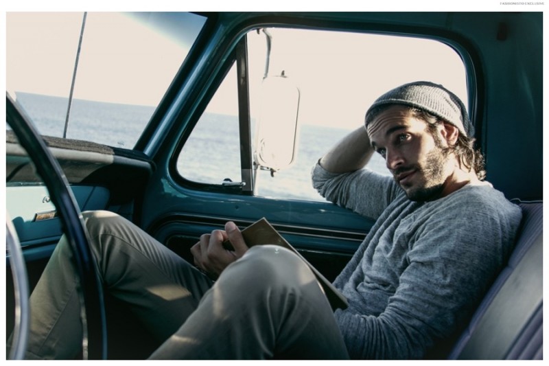 Daniel wears long sleeve gray shirt James Perse, pants AllSaints and beanie H&M. » Fashionisto Exclusive: Daniel di Tomasso Interview Daniel wears long sleeve gray shirt James Perse, pants AllSaints and beanie H&M.