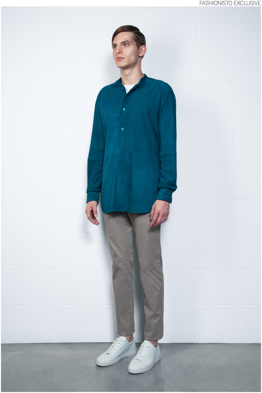 Daniel wears shirt palmer//harding, t-shirt Sunspel, trousers J.Crew and sneakers Acne.