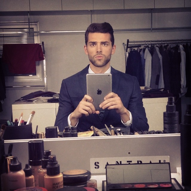 Frederik Muka shares a behind the scenes image selfie.