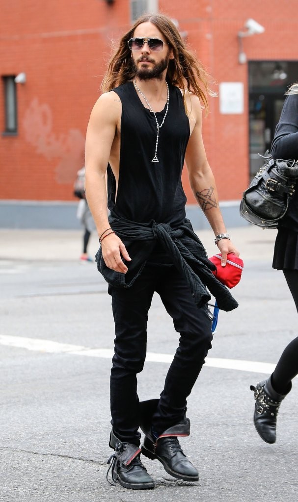 Captured walking around New York City on September 30, 2014, actor and musician Jared Leto was seen in his signature cool style. Enjoying the nice weather, Leto wore a sleeveless tee, skinny jeans and boots.