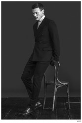 Luke Evans Stars in WWD Photo Shoot to Promote 'Dracula Untold' – The ...