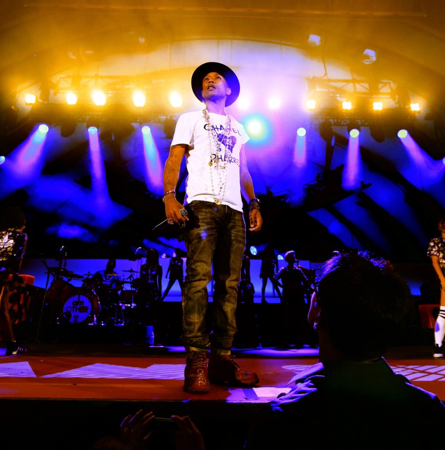 On October 24th, Pharrell took the stage at 'We Can Survive 2014' at the Hollywood Bowl. For his performance, Pharrell wore an electric blue bowler with denim jeans and a graphic white t-shirt that read Chanel Hearts Pharrell. Not surprising, since Pharrell will appear in Karl Lagerfeld's upcoming film for Chanel.