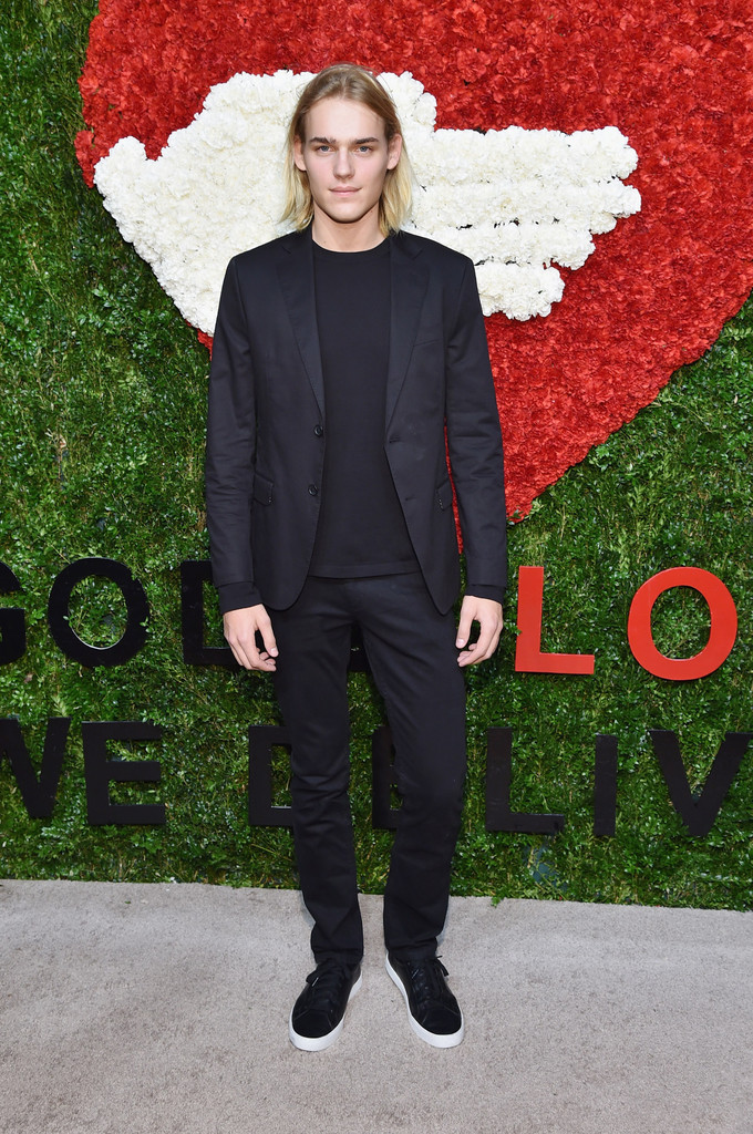 On hand for the 'God's Love We Deliver Golden Heart Awards' on October 16th, model Ton Heukels was a cleaned up vision in a head to toe black suiting ensemble sans dress shirt. The organization God's Love We Deliver raises money to provide individually tailored meals to people who are too sick to shop or cook for themselves.