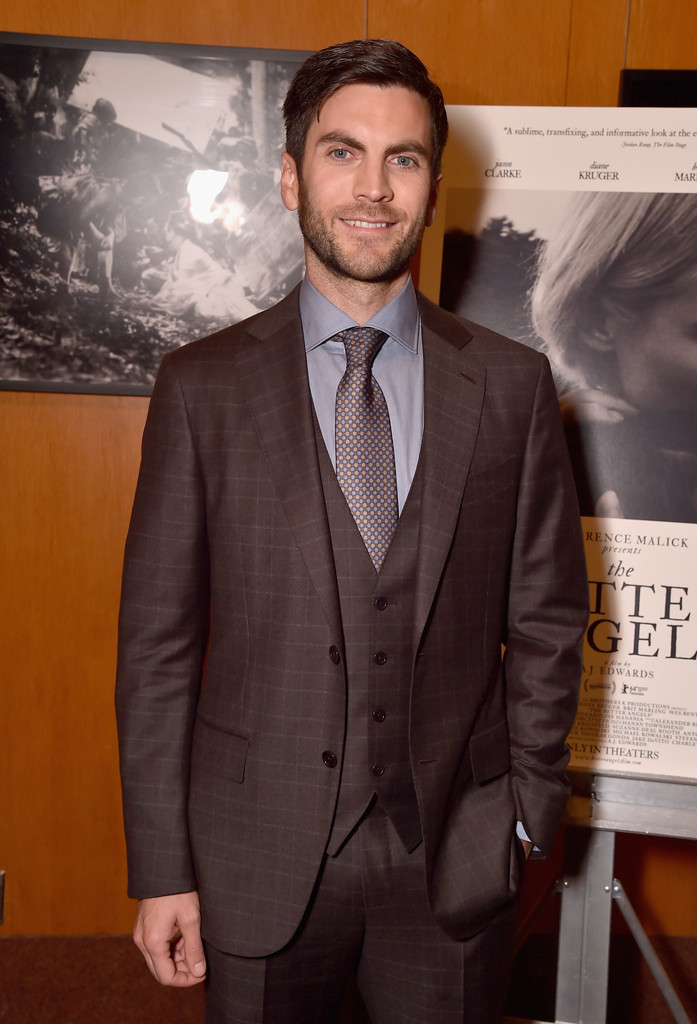 Cleaning up in a three-piece suit, actor Wes Bentley was easily the sharp gentleman at the Los Angeles premiere of 'The Better Angels' on October 27th. Bentley wore a three-piece windowpane suit with a micro print tie and gray dress shirt.