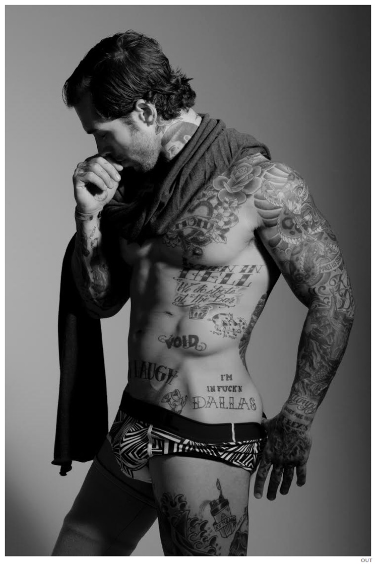 Alex-Minsky-Nude-Out-Photo-Shoot-Tattoos-001.