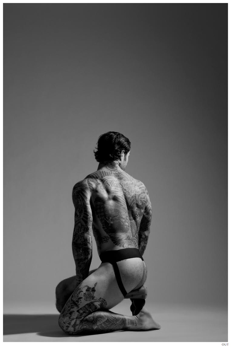 Alex-Minsky-Nude-Out-Photo-Shoot-Tattoos-002.