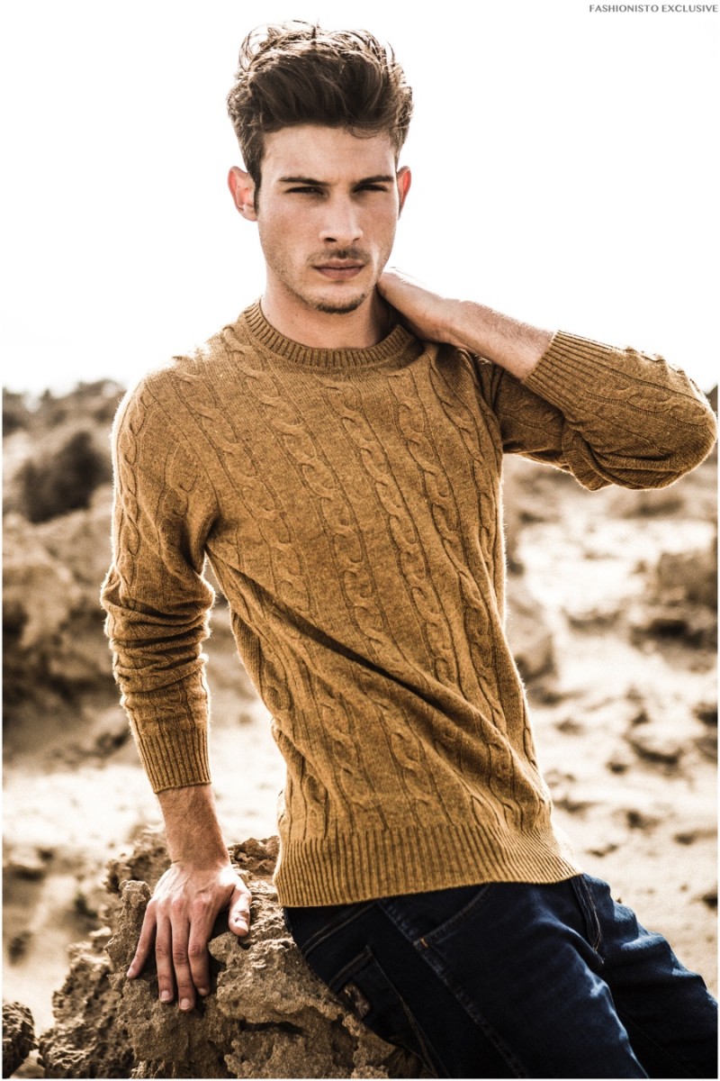 Mauro wears sweater Ben Sherman and pants Wrangler.