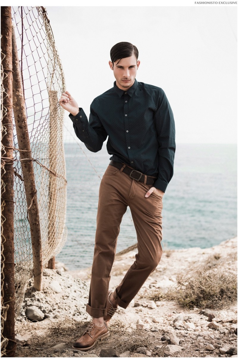 Mauro wears shirt Ben Sherman, pants Wrangler, shoes Martinelli and belt Wrangler.