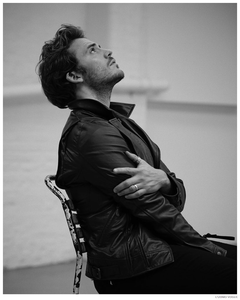 Sam-Claflin-LUomo-Vogue-Photo-Shoot-005